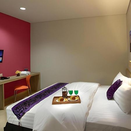 Life Puri Hotel Surabaya Gubeng Extérieur photo