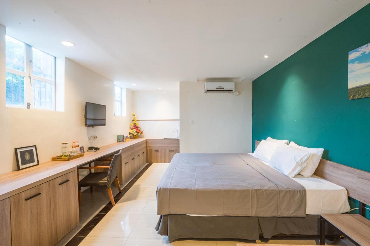 Life Puri Hotel Surabaya Gubeng Extérieur photo
