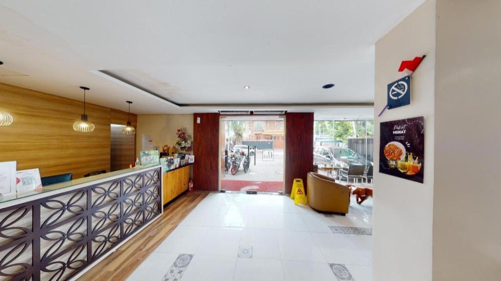 Life Puri Hotel Surabaya Gubeng Extérieur photo