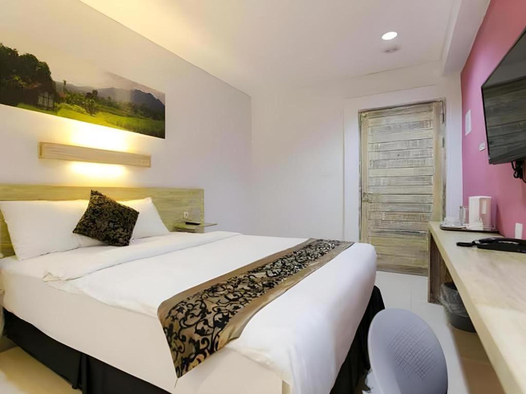 Life Puri Hotel Surabaya Gubeng Extérieur photo