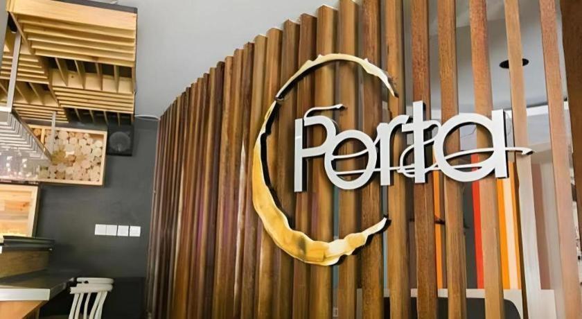 Life Puri Hotel Surabaya Gubeng Extérieur photo