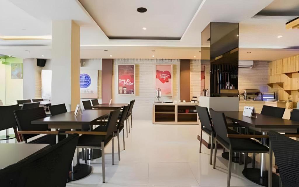 Life Puri Hotel Surabaya Gubeng Extérieur photo