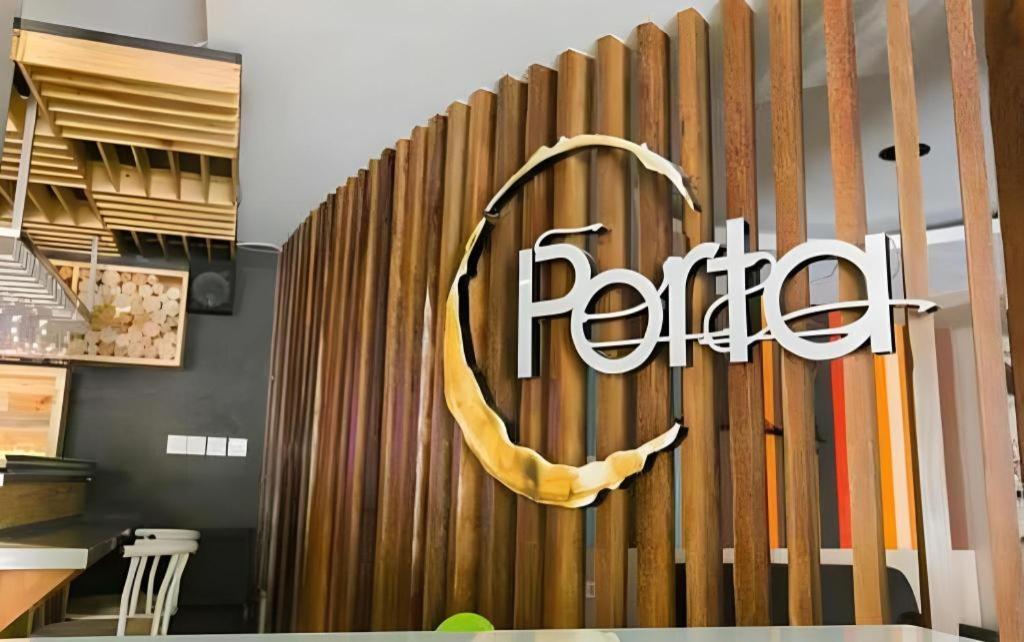 Life Puri Hotel Surabaya Gubeng Extérieur photo