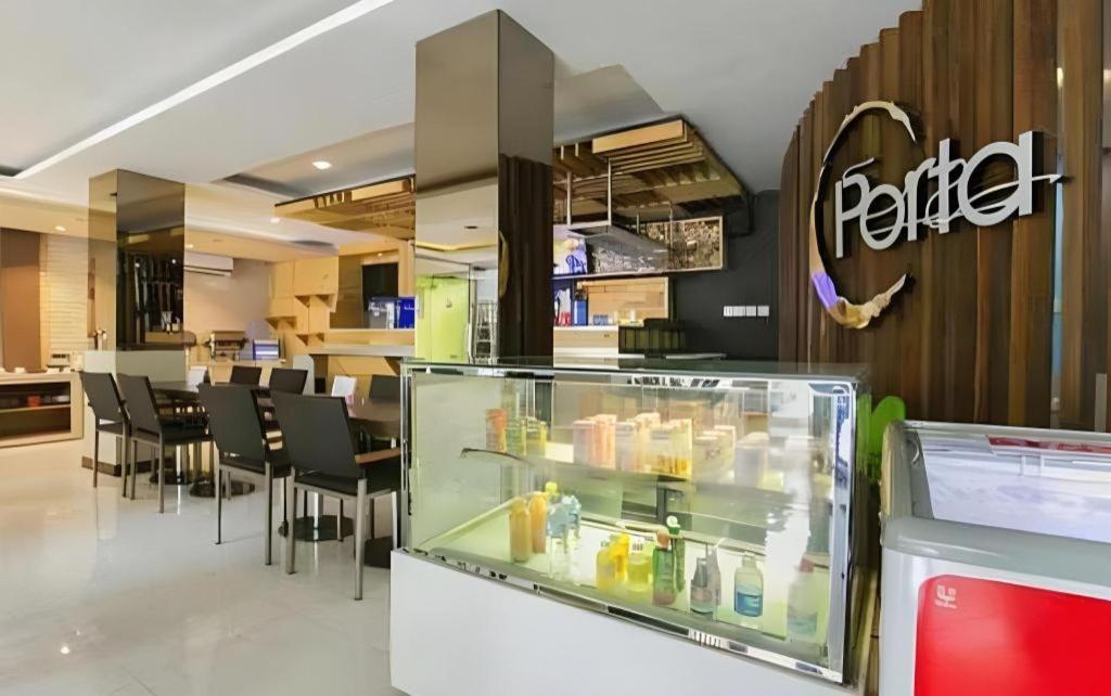 Life Puri Hotel Surabaya Gubeng Extérieur photo
